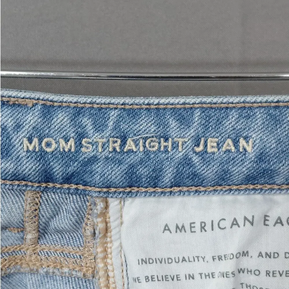 American Eagle Mom Straight Distressed Light Wash Jeans Women Size 00